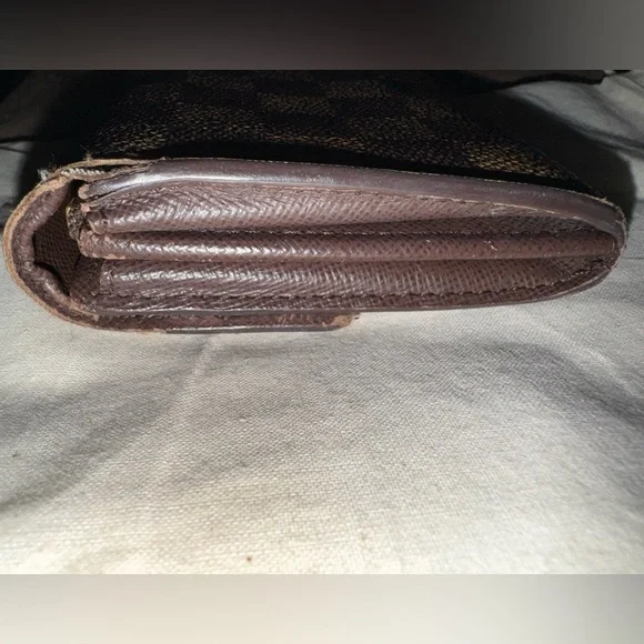 Louis Vuitton Damier Ebene Sarah Wallet pre loved condition - Picture 12 of 12